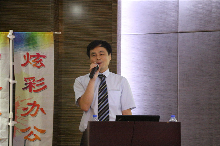 祝賀震旦“炫彩辦公 智享未來”全國巡回體驗會-廣州站，震旦集團華南區(qū)經(jīng)理江超為大家現(xiàn)場介紹震旦品牌-科頤辦公分享